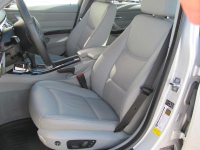 2006 BMW 325  xi