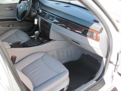 2006 BMW 325  xi