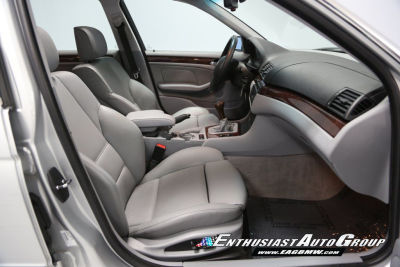2004 BMW 325  xiT