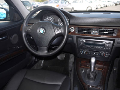 2006 BMW 325  i