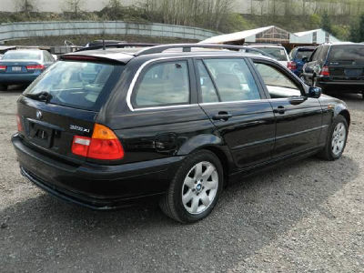 2004 BMW 325  xiT