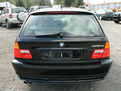 2004 BMW 325  xiT