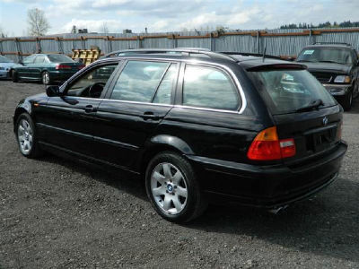 2004 BMW 325  xiT