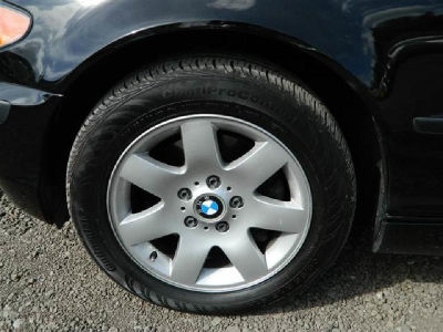 2004 BMW 325  xiT