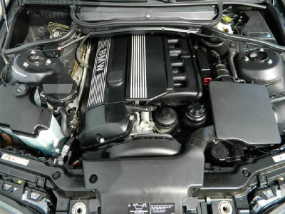 2004 BMW 325  xiT