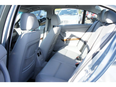 2006 BMW 325  i