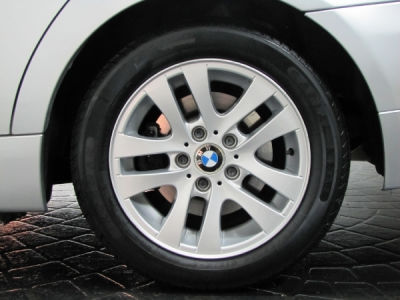 2006 BMW 325  xi