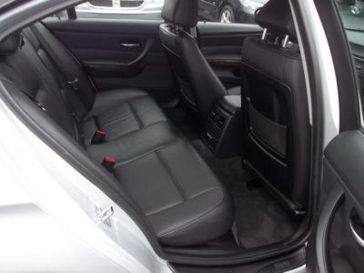 2006 BMW 325  xi