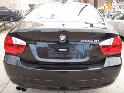 2006 BMW 325  xi