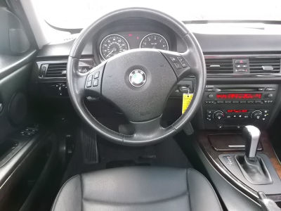 2006 BMW 325  xi