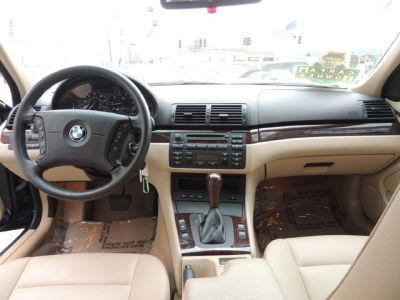 2005 BMW 325  xiT