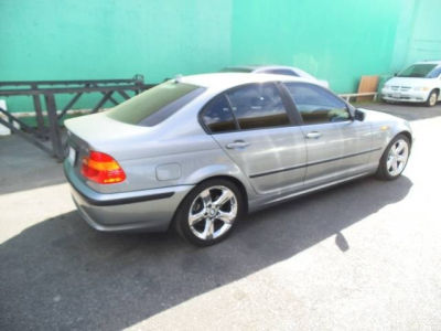 2004 BMW 325  i