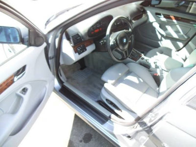 2004 BMW 325  i