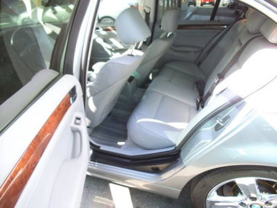2004 BMW 325  i