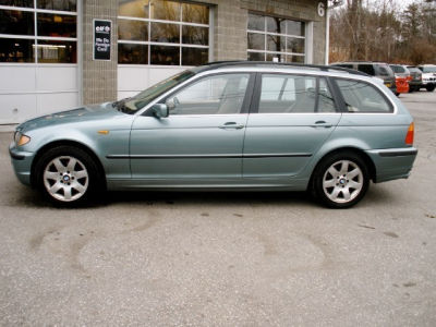 2005 BMW 325  xiT