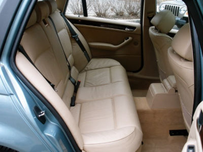 2005 BMW 325  xiT