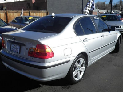 2004 BMW 325  xi