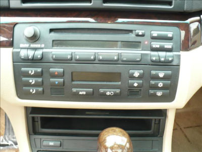 2005 BMW 325  i