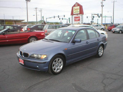 2004 BMW 325  i