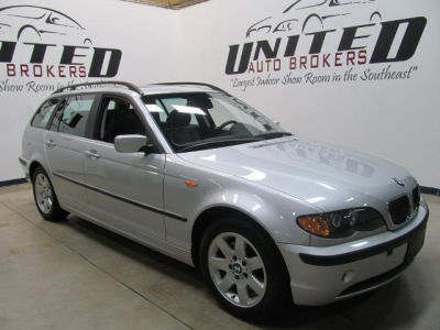 2004 BMW 325  xiT