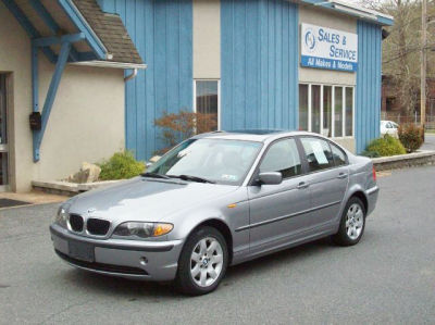 2004 BMW 325  xi