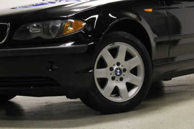 2004 BMW 325  xi