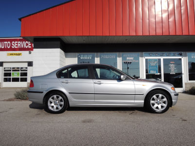 2003 BMW 325  xi