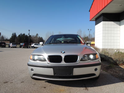 2003 BMW 325  xi