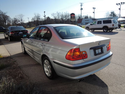 2003 BMW 325  xi