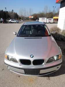 2003 BMW 325  xi