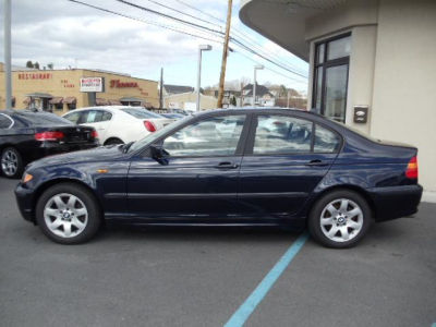2004 BMW 325  xi