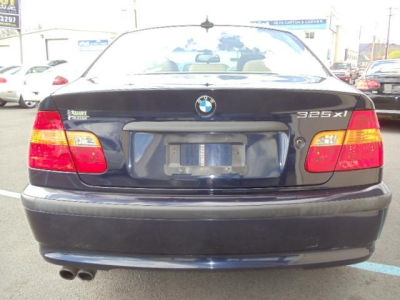 2004 BMW 325  xi
