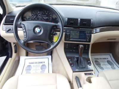 2004 BMW 325  xi