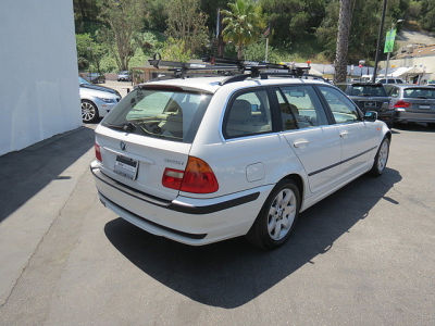 2003 BMW 325  iT