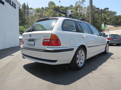2003 BMW 325  iT