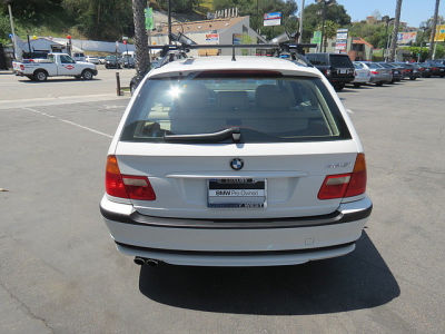 2003 BMW 325  iT