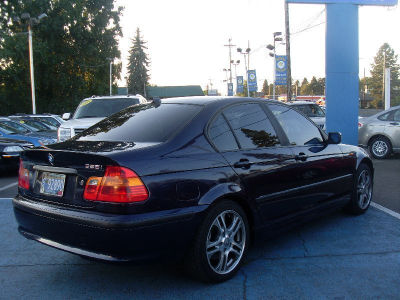 2004 BMW 325  i