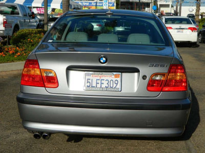 2005 BMW 325  i