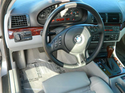 2005 BMW 325  i