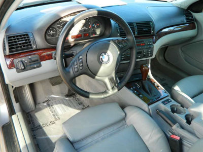 2005 BMW 325  i
