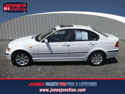 2004 BMW 325  xi