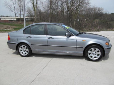 2004 BMW 325  xi