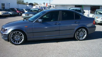 2004 BMW 325  i