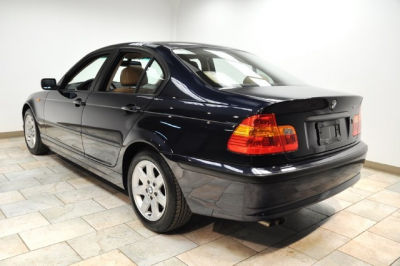 2002 BMW 325  i