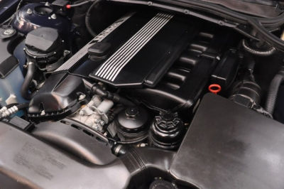 2002 BMW 325  i