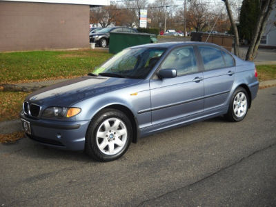 2004 BMW 325  xi