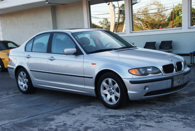 2004 BMW 325  i