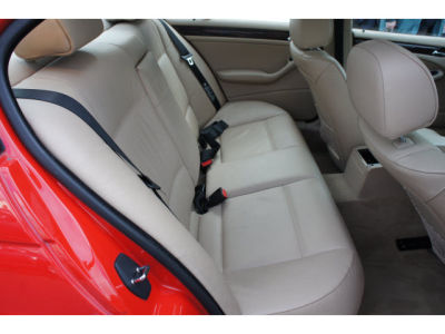 2001 BMW 325  i