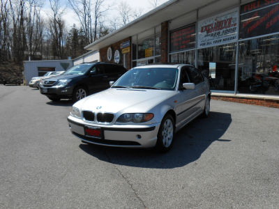 2004 BMW 325  xi