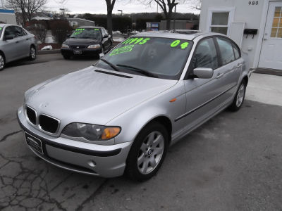 2004 BMW 325  xi